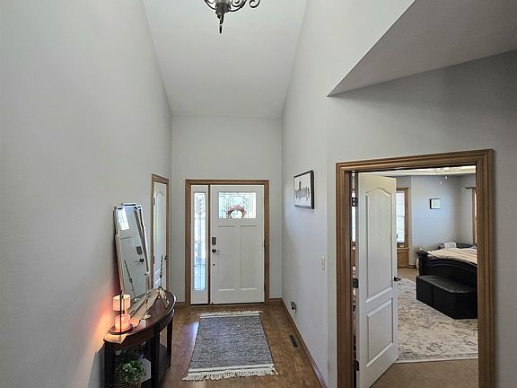 4th image of 1577 Hilltop Dr