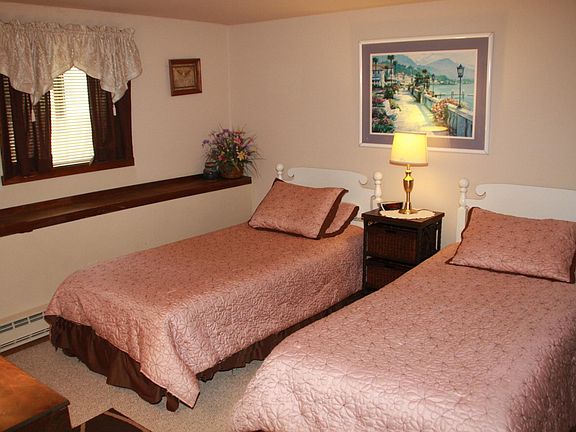 Twin Bedroom