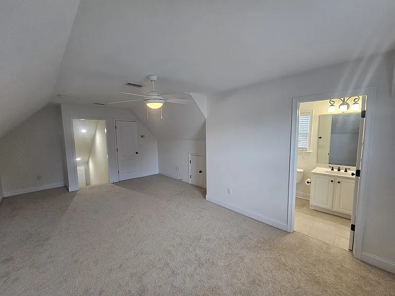 212 Medford Dr — Photo 25