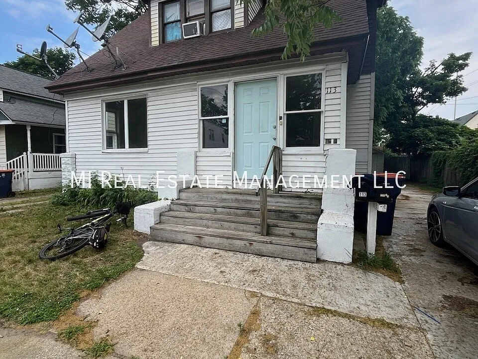 113 W 16th St
