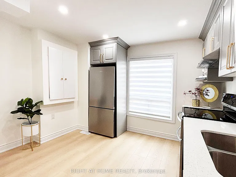 11 Holton Ave N #UPPER — Photo 12