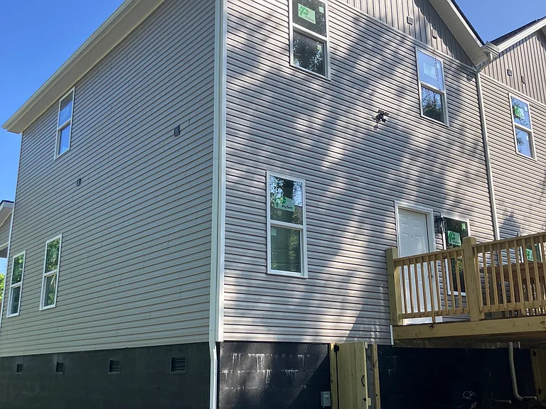 211 Avenue C — Photo 2