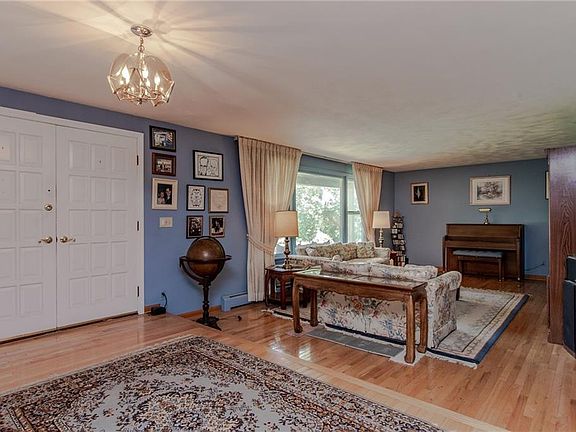 5th image of 88 Woodside Dr