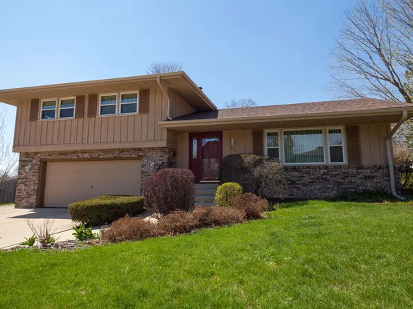 310 Hemlock Ln, Rockford, IL 61107
