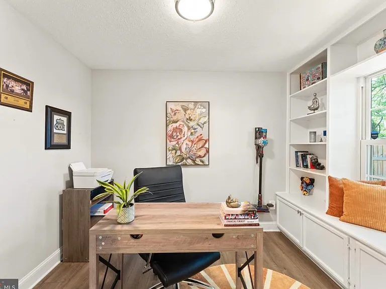 124 Fort Evans Rd SE #B — Photo 7