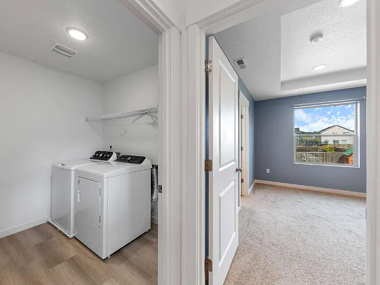 1722 N Kalapuya Pl — Photo 32