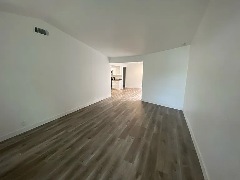 7225 Castilian Ct #7225 — Photo 9