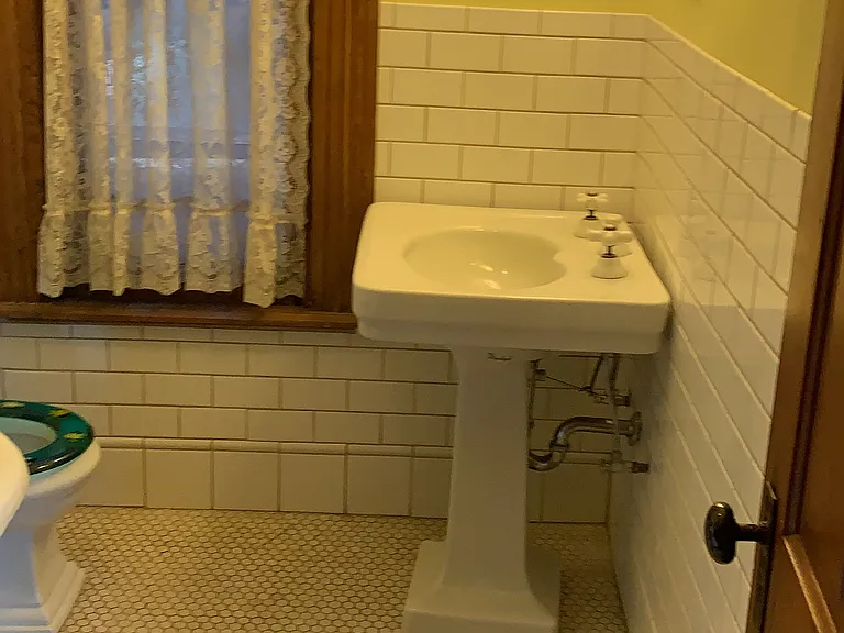 1351 Forsythe Ave — Photo 9
