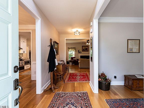 4th image of 3319 Meadowrun Dr