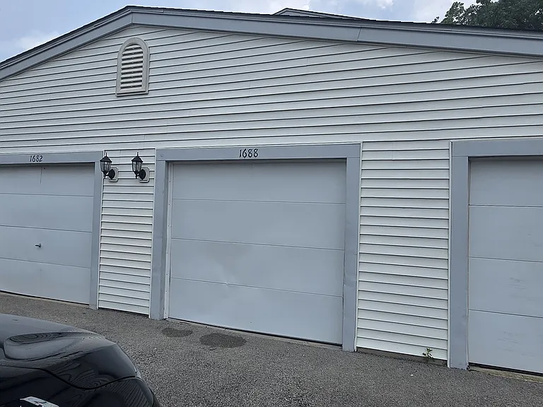 1688 Queensbury Cir #0 — Photo 21
