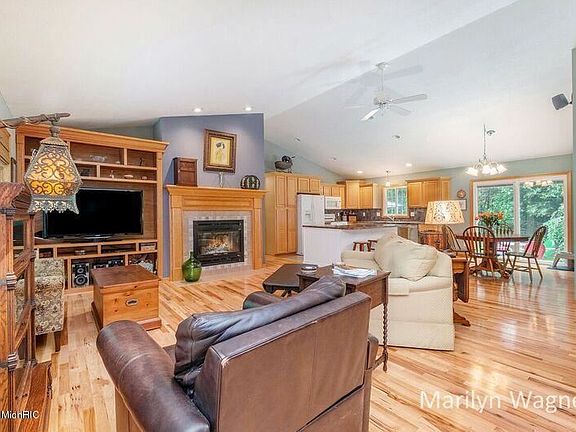 4th image of 1034 Woodview Dr
