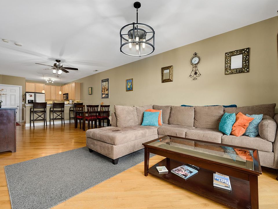 1st image of 1800 W Erie St APT 10