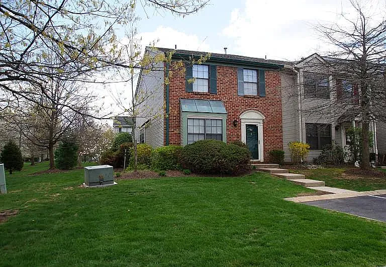 24 Kirby Ln #24 — Photo 2