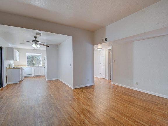 5th image of 11112 Sidney Ave NE