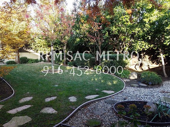 2nd image of 215 S Emerald Oak Dr