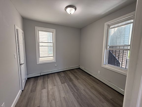 3rd image of 17 William St APT 2