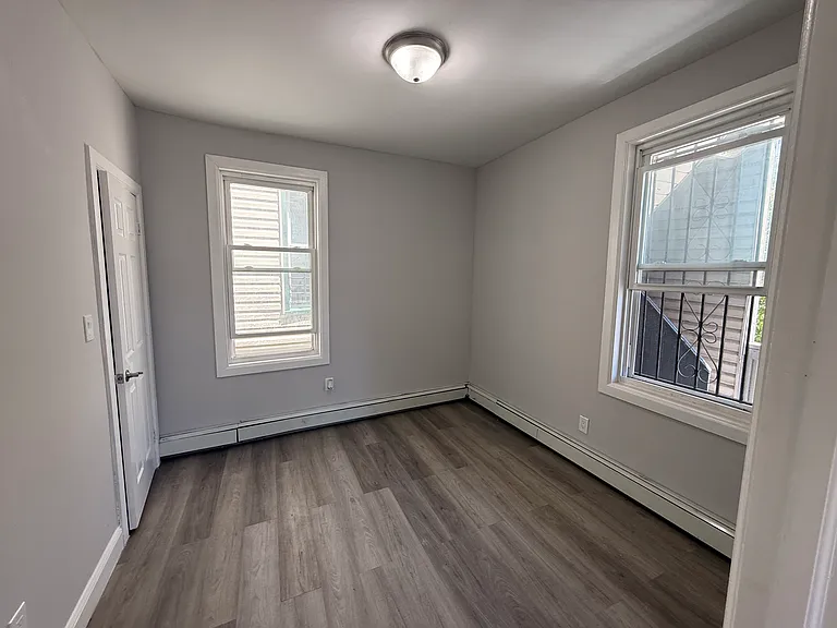 17 William St #2 — Photo 3