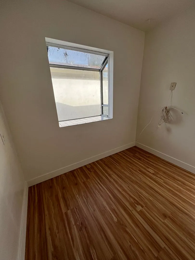 Gilmore Apts — Photo 3