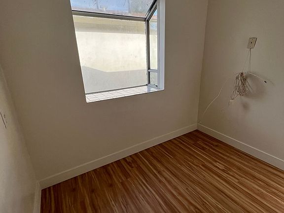 3rd image of 14320-14322 1/2 Gilmore St #14322