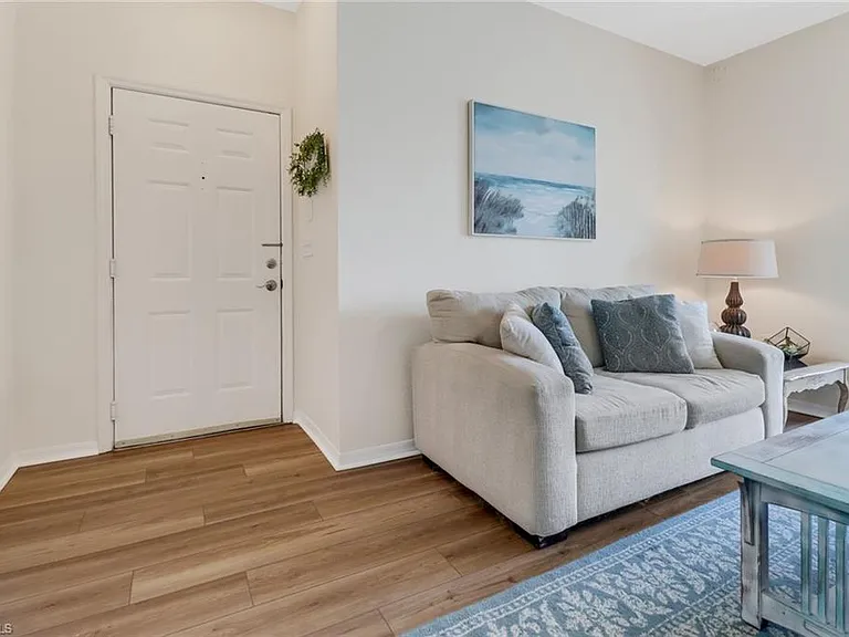 23600 Walden Center Dr #304 — Photo 5