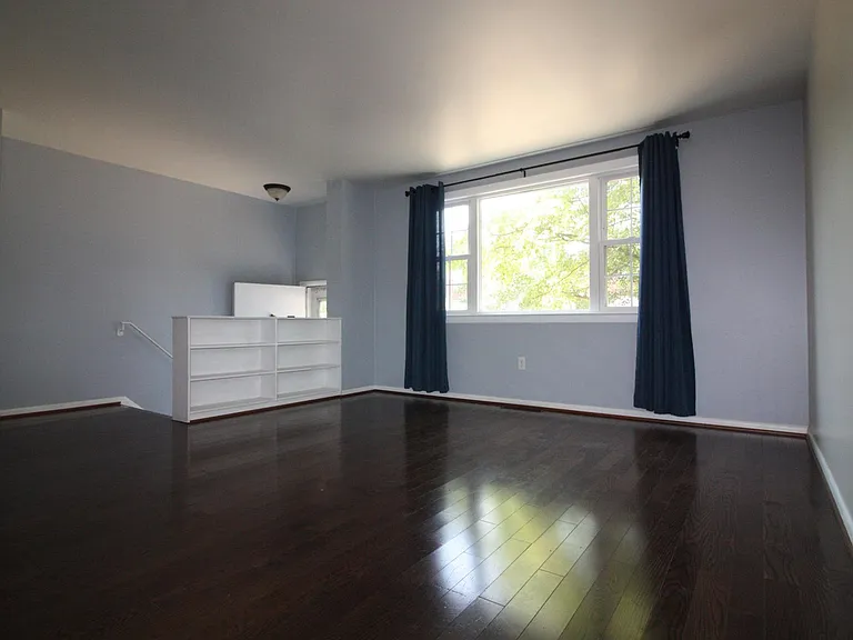 1128 Circle Dr — Photo 2