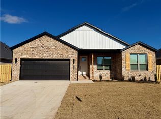 1910 Farmer St, Pea Ridge, AR 72751