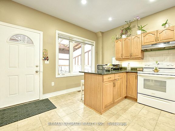 4th image of 227 Earlscourt Ave