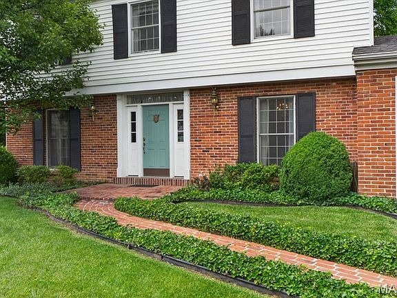 3rd image of 925 Winterwood Ln