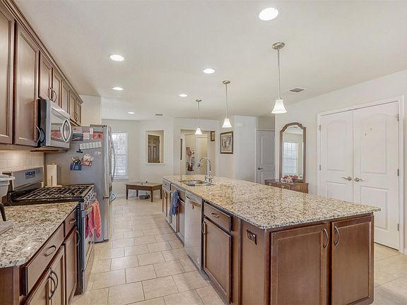 4th image of 217 Comal Ln