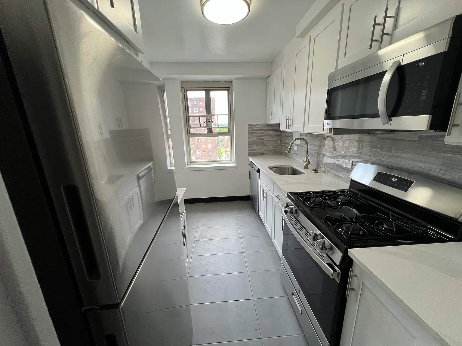 2 bed, 950 sqft, $2,800 — Photo 3