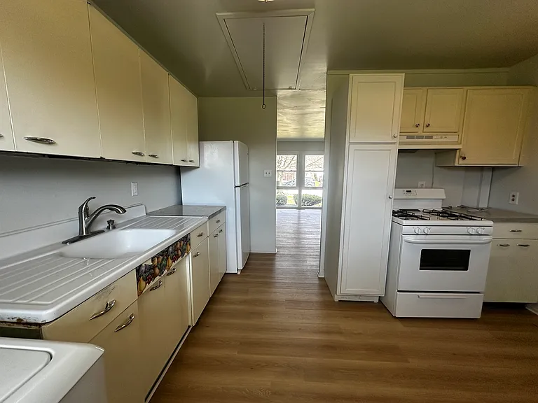 1249 Helmen Dr — Photo 3