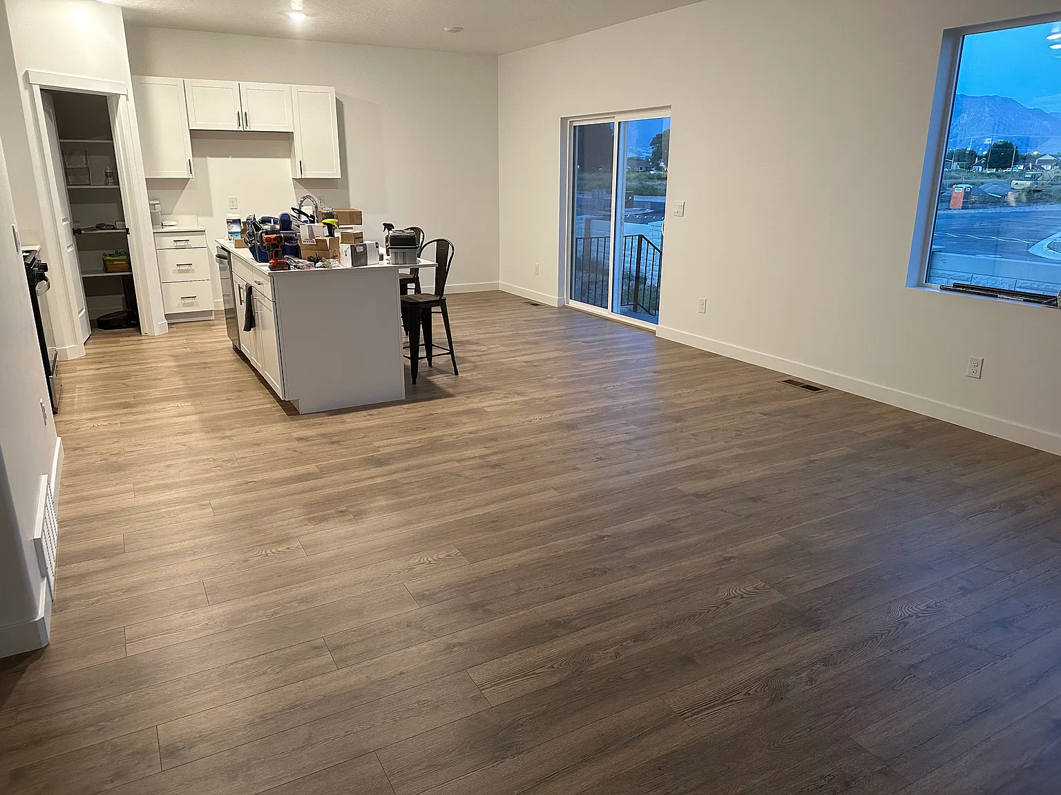 3 bed, 2.5 bath, 2900 sqft, $2,495 — Photo 2
