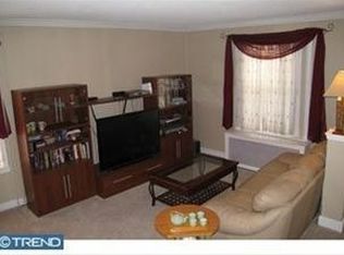 9 N Wells Ave, Glenolden, PA 19036