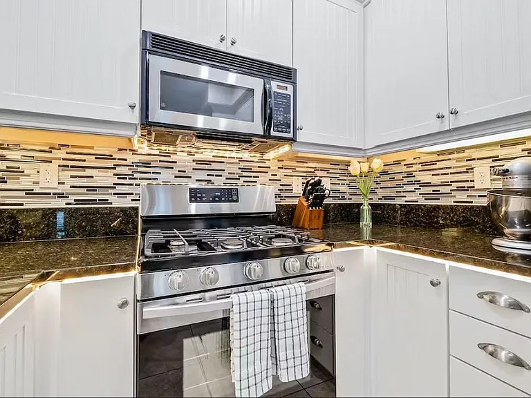 760 Harbor Cliff Way #118 — Photo 5