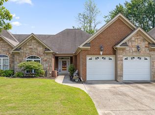 1364 Village Green Dr, Hixson, TN 37343