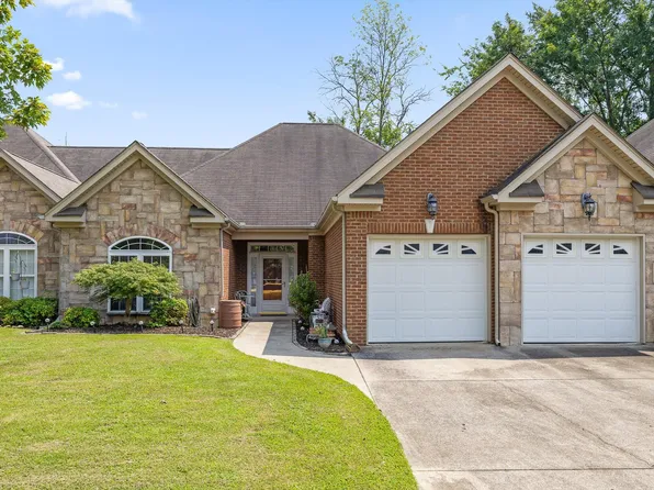 1364 Village Green Dr, Hixson, TN 37343