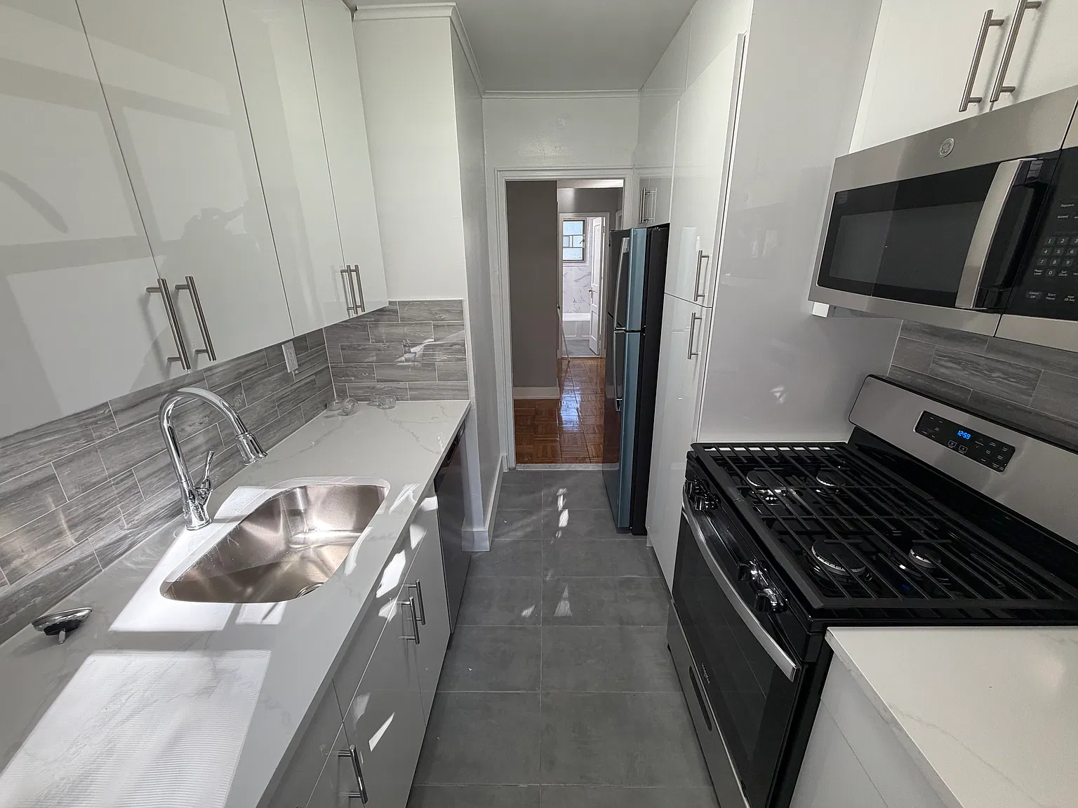 65th Cres — Photo 4