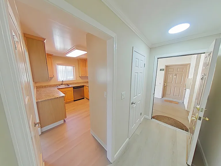 1220 Mills St #5M — Photo 2
