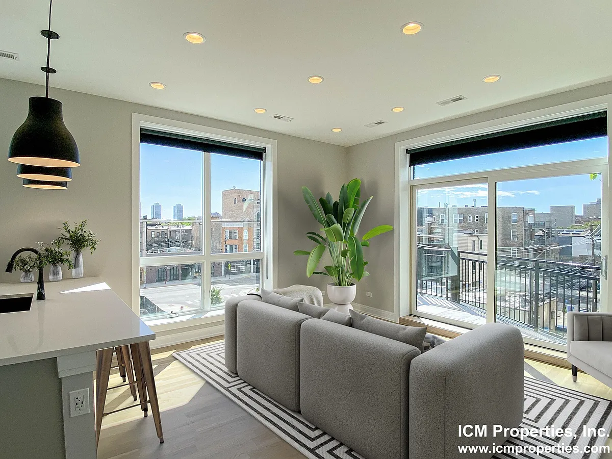 Building Photo - 1103 W Cornelia Ave #3