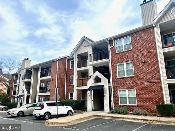 3304 Wyndham Cir APT 236, Alexandria, VA 22302