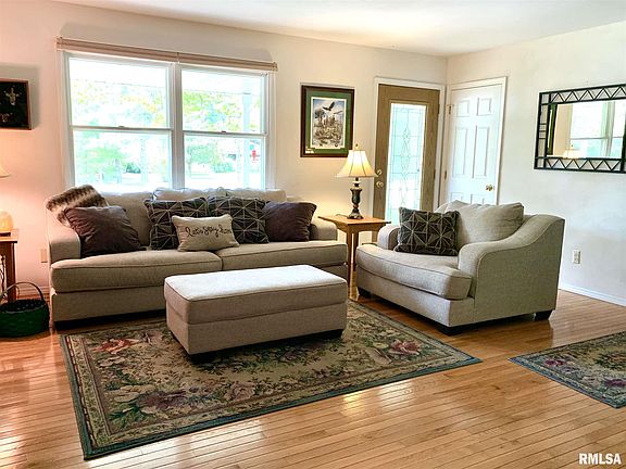 3rd image of 394 Lake Dr