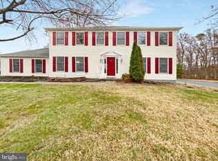 200 Pin Oak Ct, Sterling, VA 20164