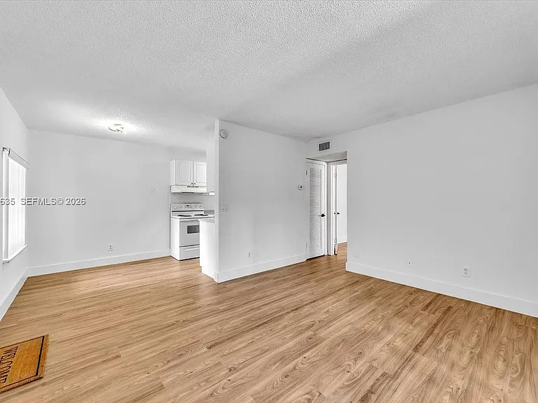 1405 Miami Rd #7 — Photo 21