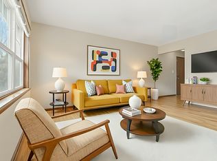 6212 Phinney Ave N APT 8, Seattle, WA 98103