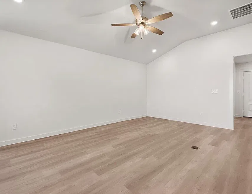 4 bed, 1700 sqft, $2,300 — Photo 3