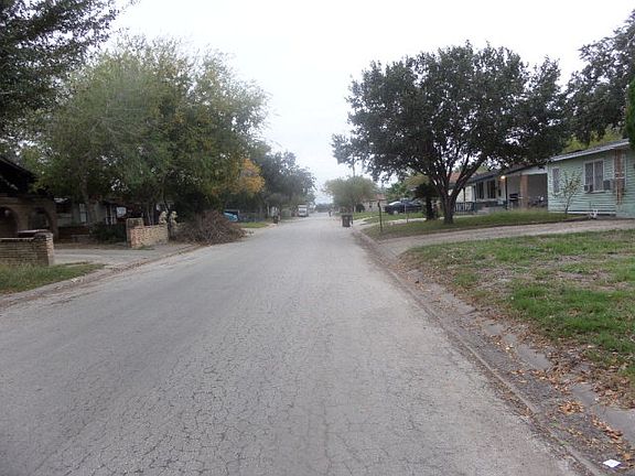 2nd image of 212 W Fairview Dr