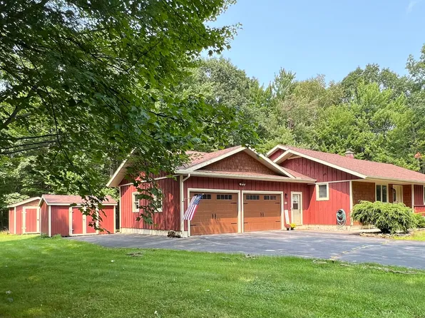 20 Shady Ln, Cadyville, NY 12918