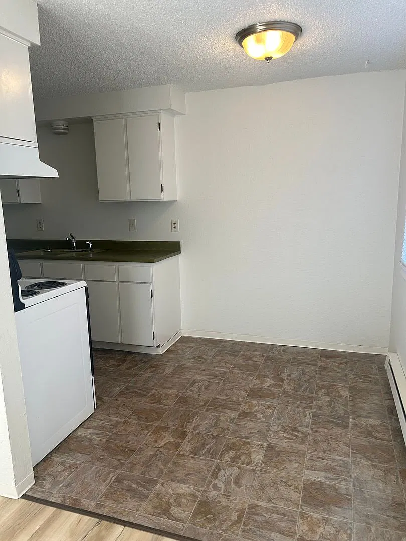 279-1b - Clark Street Properties — Photo 3
