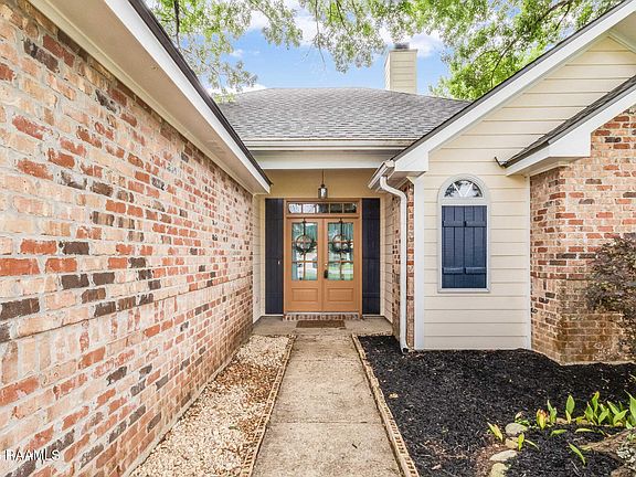 2nd image of 415 Crest Cir