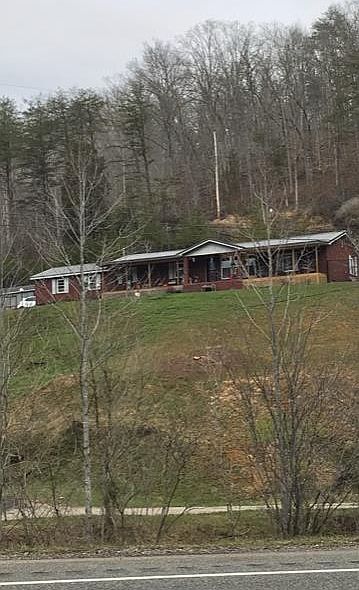 1st image of 1606 Honeysuckle Ln